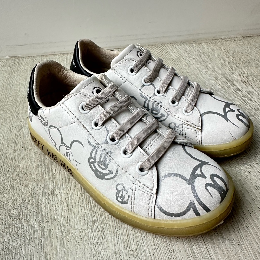 Master of Art - SILVER MICKEY SNEAKERS - Like New